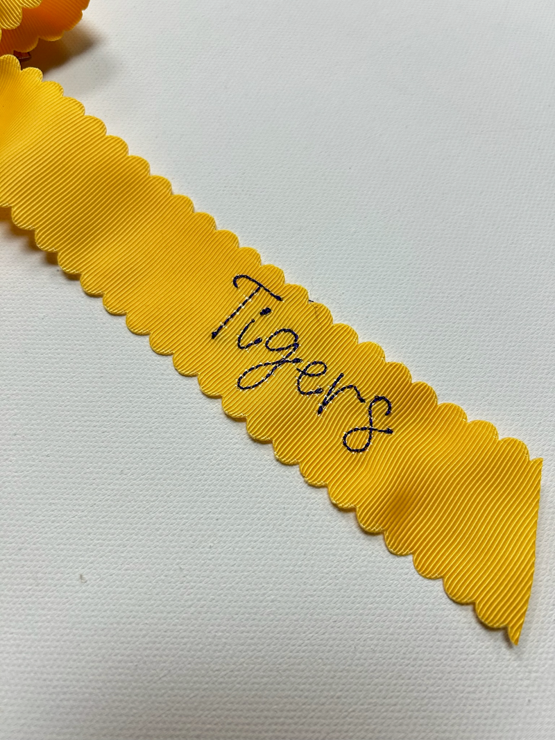 Load image into Gallery viewer, Long Tail Scalloped Bows Embroidered
