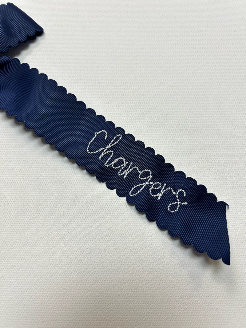 Load image into Gallery viewer, Long Tail Scalloped Bows Embroidered
